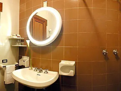 Moderno Hotel 4*