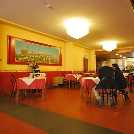 Moderno Hotel 4*
